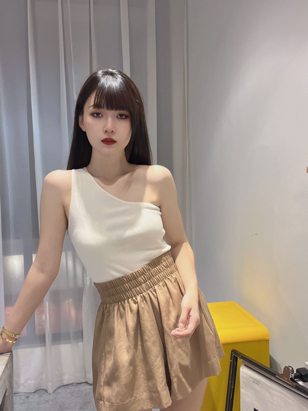 Ninestudio.9 | 不规则单肩上衣 